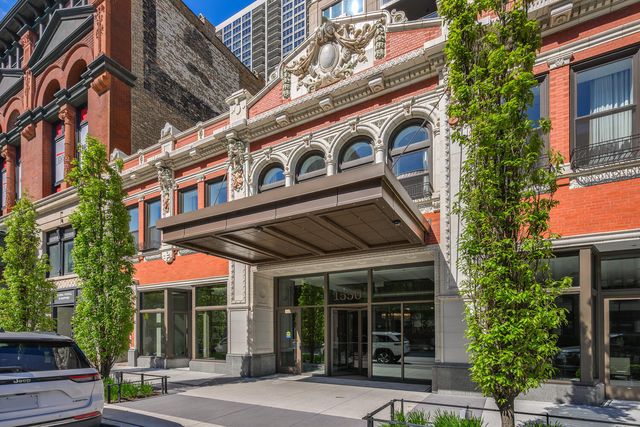 1550 N Clark Street 302, Chicago, IL 60610
