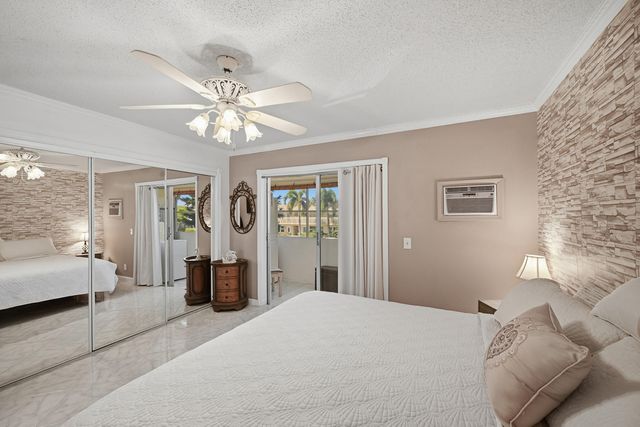 47 Berkshire B Crescent B, West Palm Beach, FL 33417