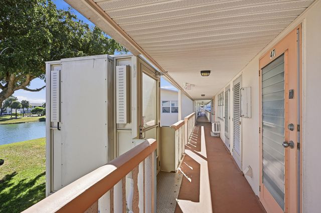 47 Berkshire B Crescent B, West Palm Beach, FL 33417