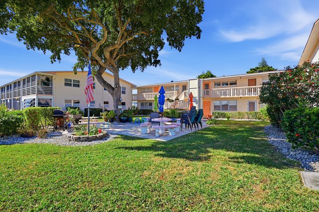 47 Berkshire B Crescent B, West Palm Beach, FL 33417