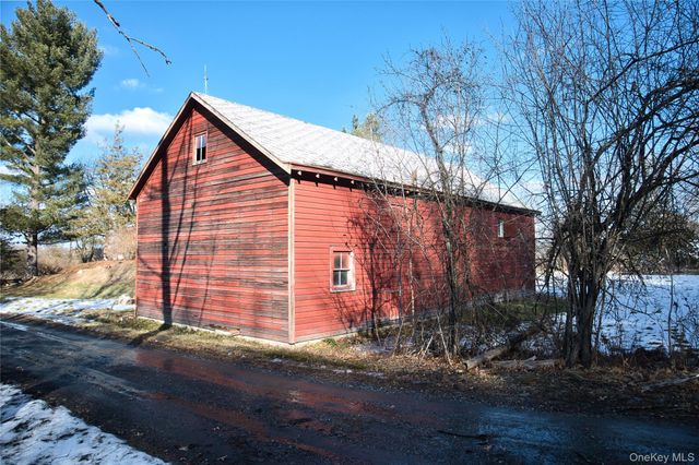 256 Round Hill Road, Florida, NY 10921