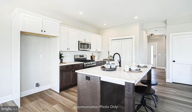 615 ESTATE DR, Mechanicsburg, PA 17055