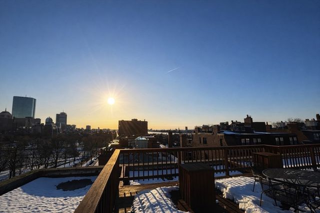 37 Beacon St 23, Boston, MA 02108