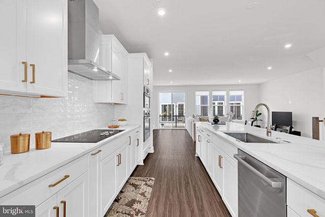 13725 AVIATION PL, Herndon, VA 20171