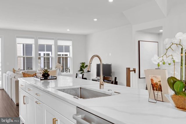 13725 AVIATION PL, Herndon, VA 20171