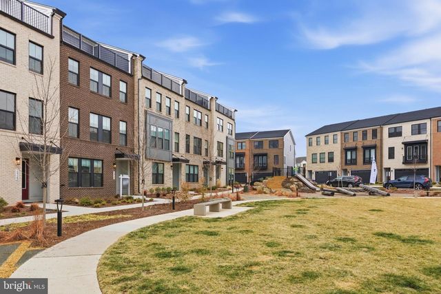 13725 AVIATION PL, Herndon, VA 20171