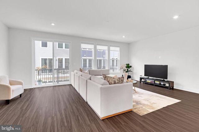 13725 AVIATION PL, Herndon, VA 20171