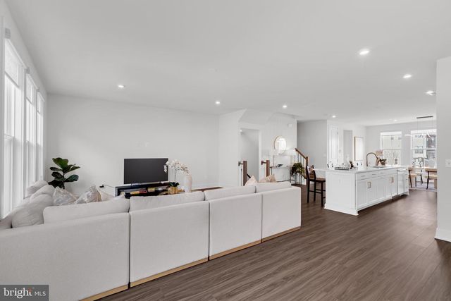 13725 AVIATION PL, Herndon, VA 20171