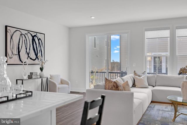 13725 AVIATION PL, Herndon, VA 20171