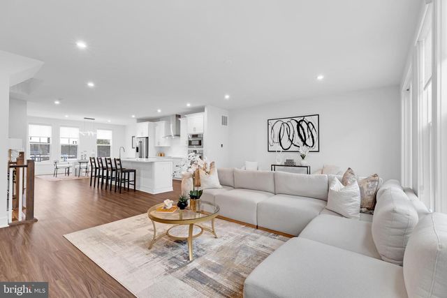 13725 AVIATION PL, Herndon, VA 20171