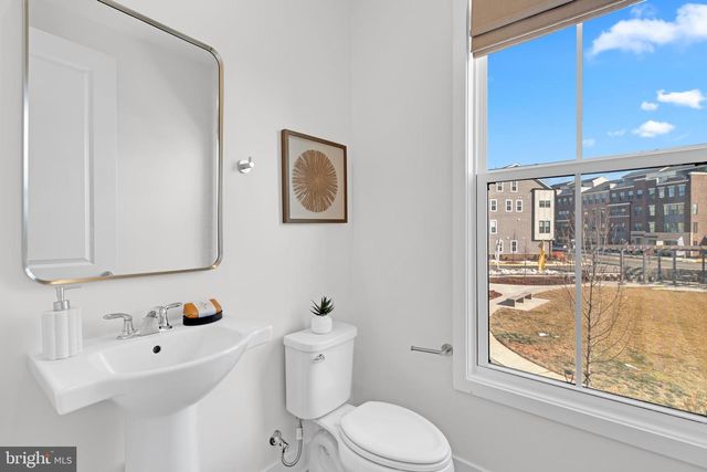 13725 AVIATION PL, Herndon, VA 20171