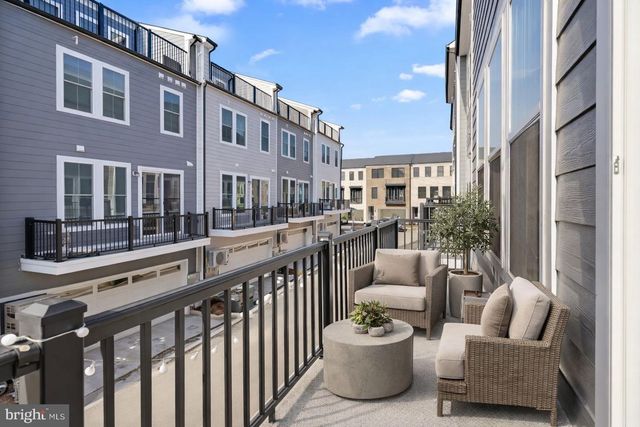 13725 AVIATION PL, Herndon, VA 20171