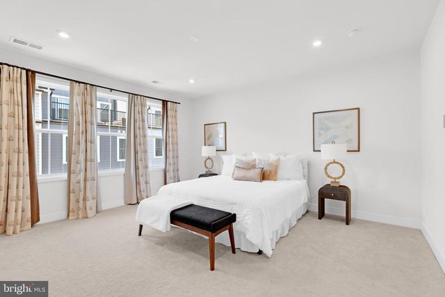 13725 AVIATION PL, Herndon, VA 20171