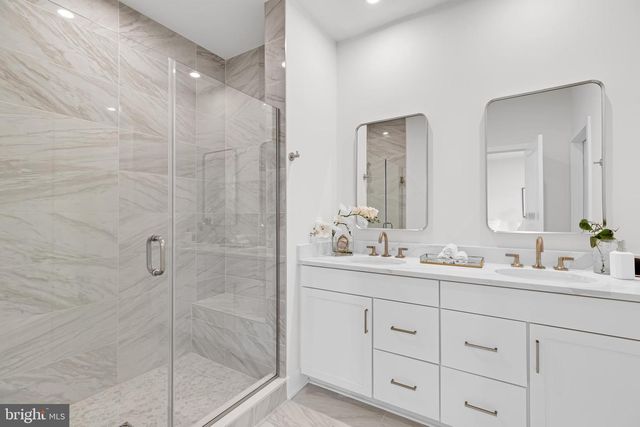 13725 AVIATION PL, Herndon, VA 20171