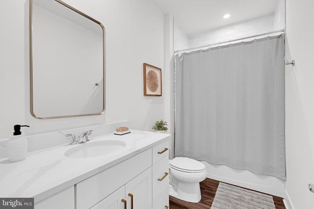 13725 AVIATION PL, Herndon, VA 20171