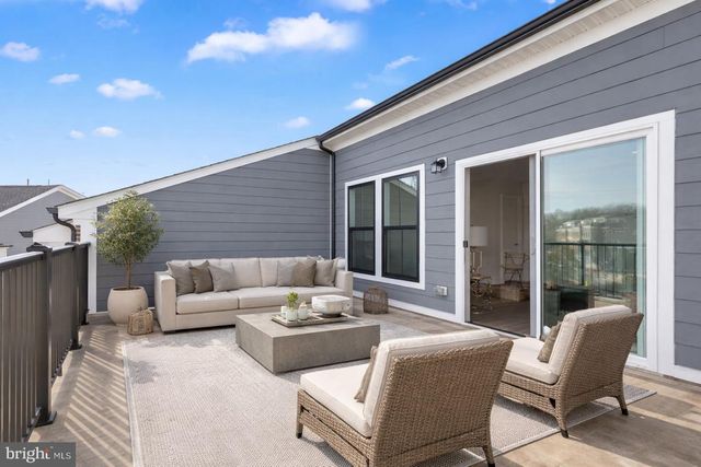 13725 AVIATION PL, Herndon, VA 20171