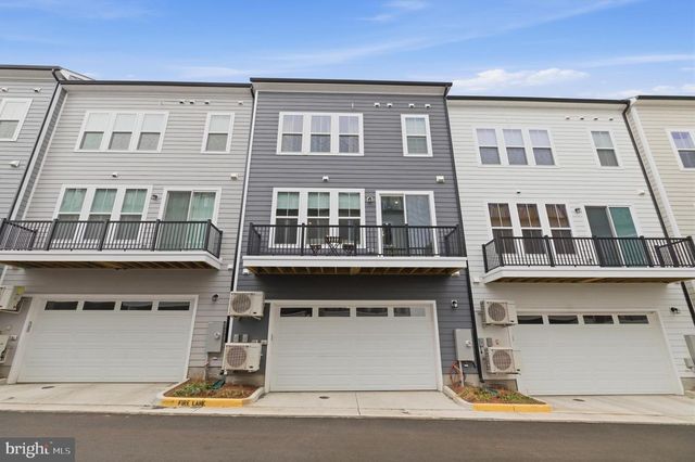 13725 AVIATION PL, Herndon, VA 20171