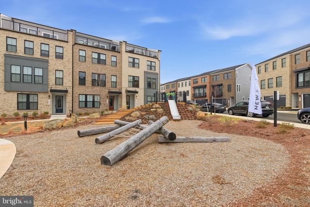 13725 AVIATION PL, Herndon, VA 20171