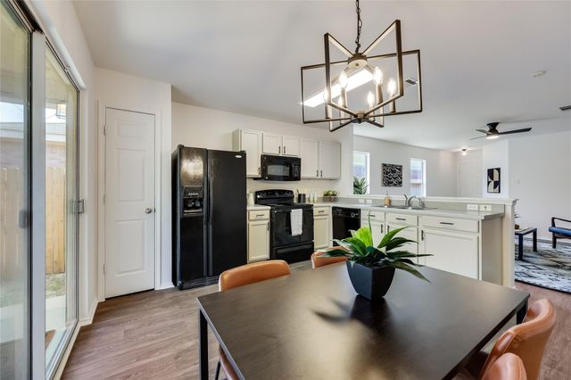 11321 Autumn Ash DR, Manchaca, TX 78652