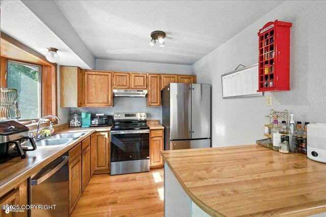 1060 E McAdoo Way, Wasilla, AK 99654