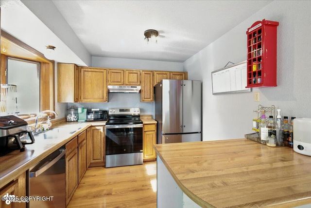 1060 E McAdoo Way, Wasilla, AK 99654