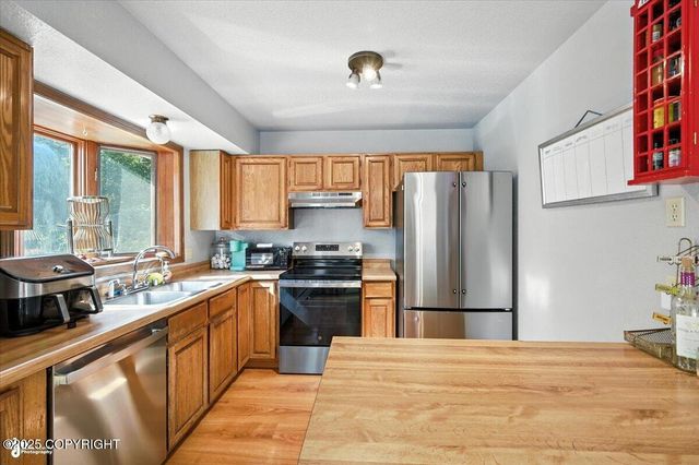 1060 E McAdoo Way, Wasilla, AK 99654