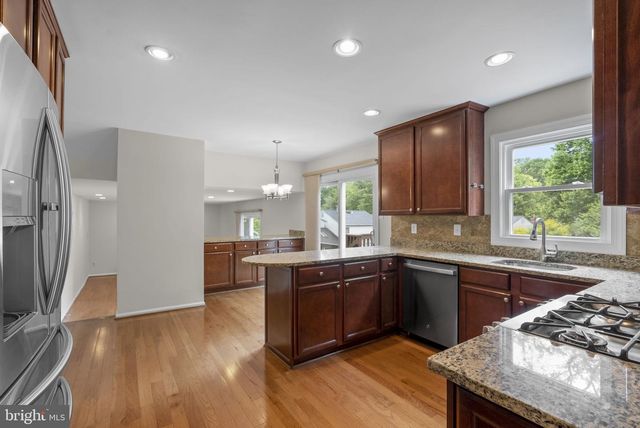 1119 HALESWORTH DR, Potomac, MD 20854