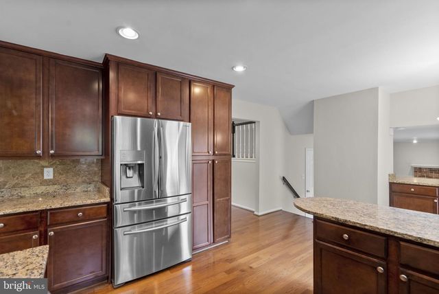 1119 HALESWORTH DR, Potomac, MD 20854