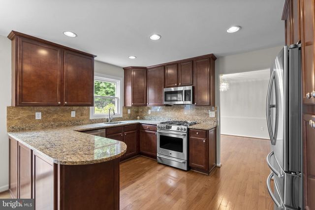 1119 HALESWORTH DR, Potomac, MD 20854