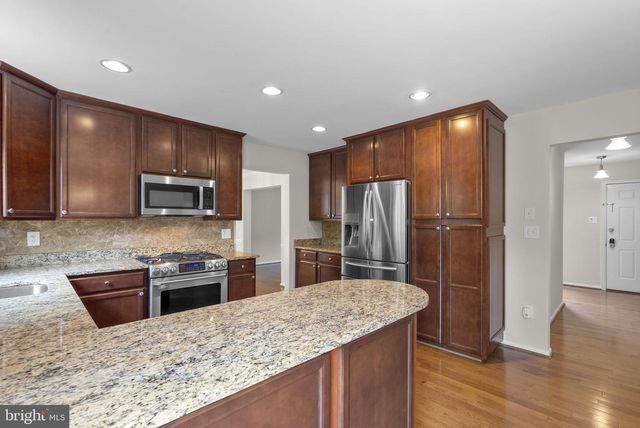 1119 HALESWORTH DR, Potomac, MD 20854