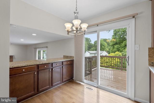 1119 HALESWORTH DR, Potomac, MD 20854