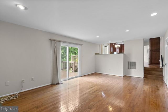 1119 HALESWORTH DR, Potomac, MD 20854