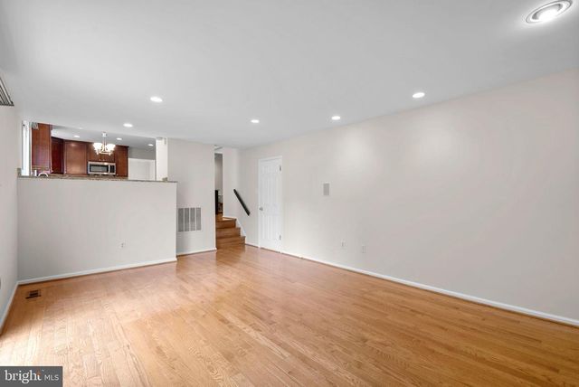 1119 HALESWORTH DR, Potomac, MD 20854