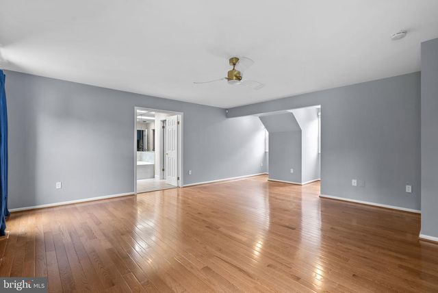 1119 HALESWORTH DR, Potomac, MD 20854