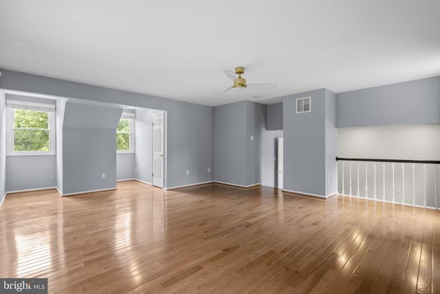 1119 HALESWORTH DR, Potomac, MD 20854