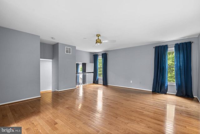 1119 HALESWORTH DR, Potomac, MD 20854
