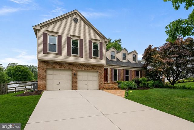 1119 HALESWORTH DR, Potomac, MD 20854