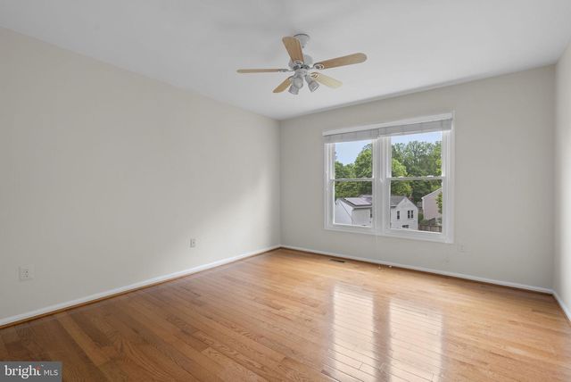 1119 HALESWORTH DR, Potomac, MD 20854