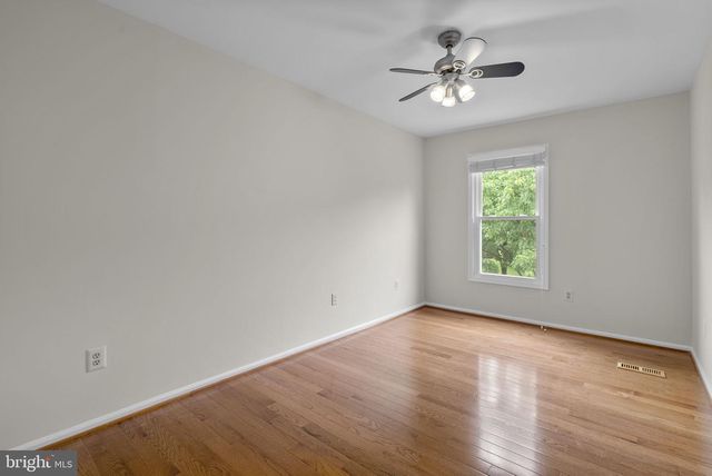 1119 HALESWORTH DR, Potomac, MD 20854