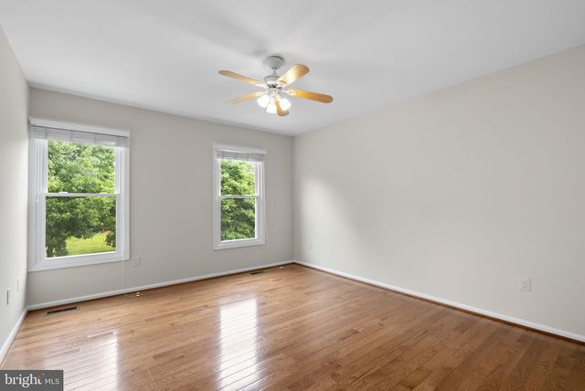 1119 HALESWORTH DR, Potomac, MD 20854