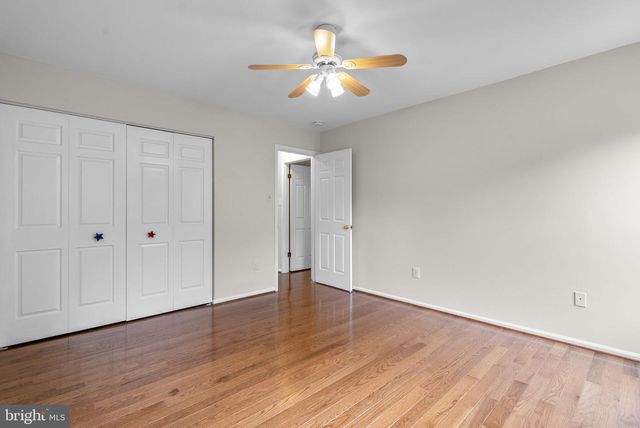 1119 HALESWORTH DR, Potomac, MD 20854