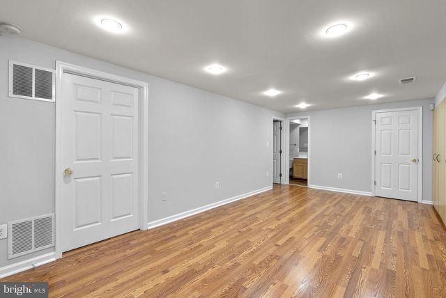 1119 HALESWORTH DR, Potomac, MD 20854