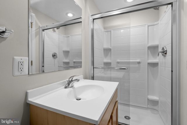 1119 HALESWORTH DR, Potomac, MD 20854