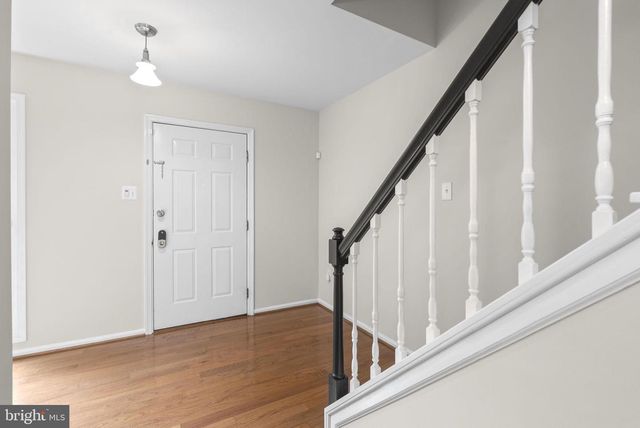 1119 HALESWORTH DR, Potomac, MD 20854