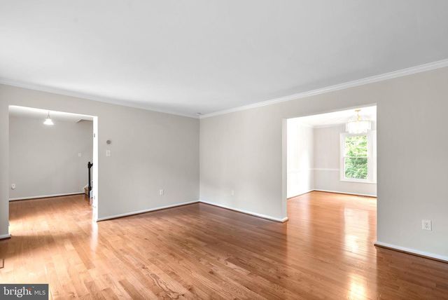 1119 HALESWORTH DR, Potomac, MD 20854