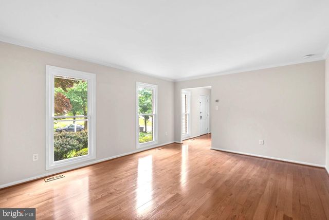 1119 HALESWORTH DR, Potomac, MD 20854