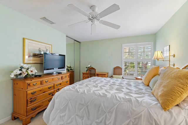 9054 SE Hawks Nest Court, Hobe Sound, FL 33455