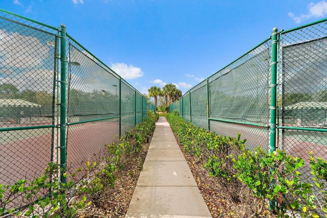 9054 SE Hawks Nest Court, Hobe Sound, FL 33455