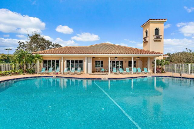 9054 SE Hawks Nest Court, Hobe Sound, FL 33455