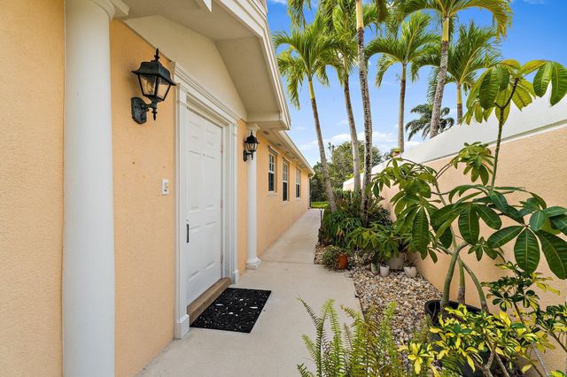 9054 SE Hawks Nest Court, Hobe Sound, FL 33455